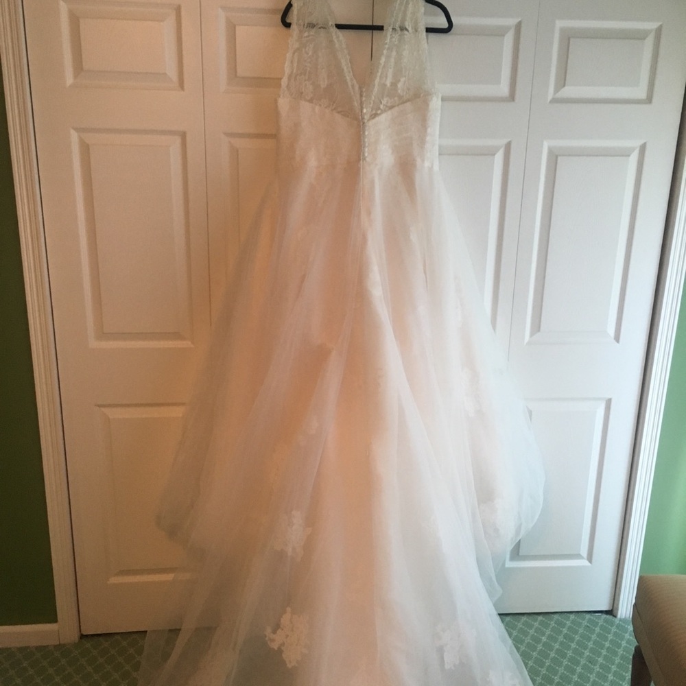 WEDDING DRESS